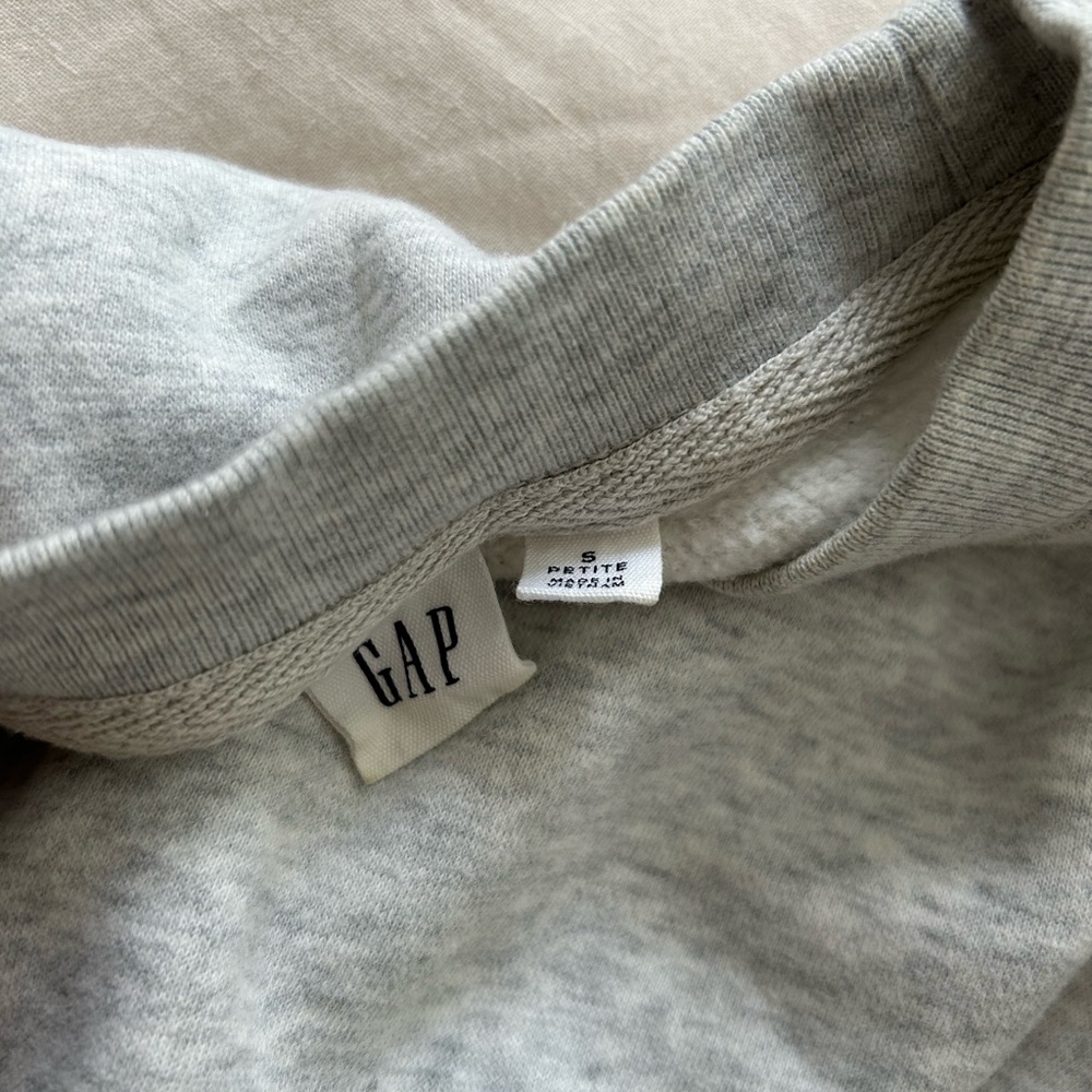 Gap Sweatshirt - Picture 3 of 3